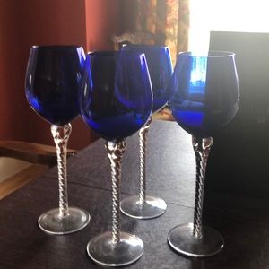 Set of 4 beautiful blue wine goblets